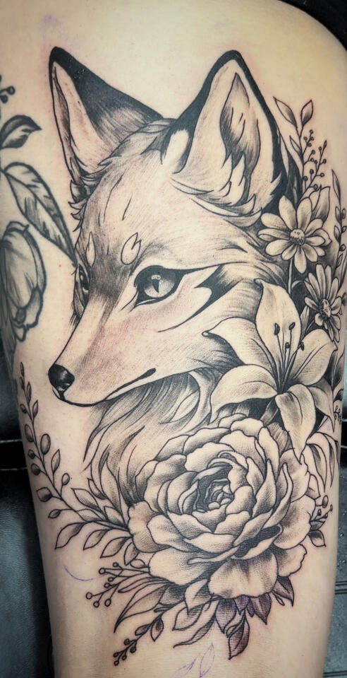 Fuchs mit Blumen Black and Grey Tattoo
