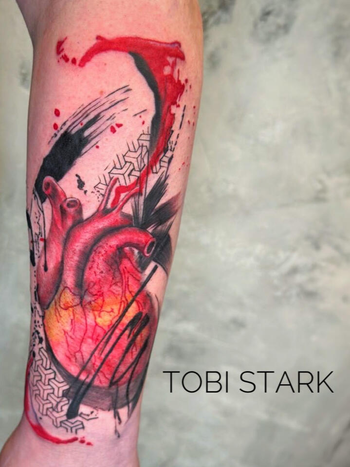 Farbiges Herz Tattoo