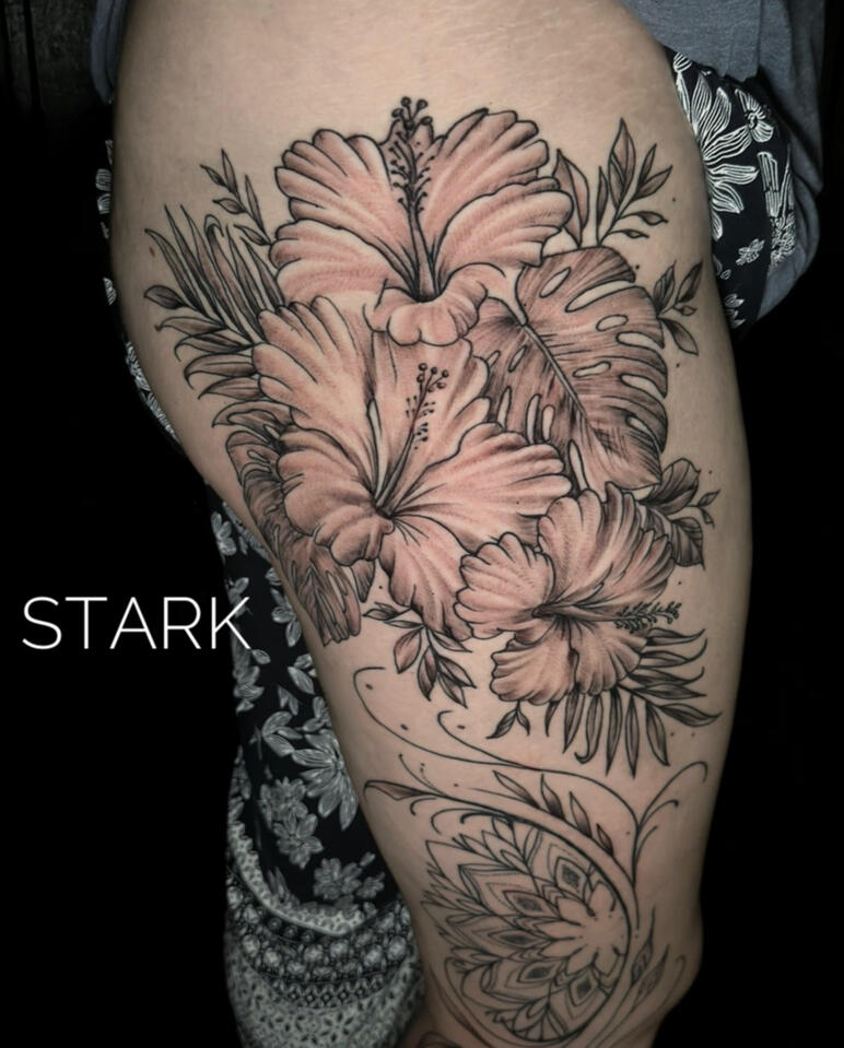 Hibiskus Black and Grey Tattoo